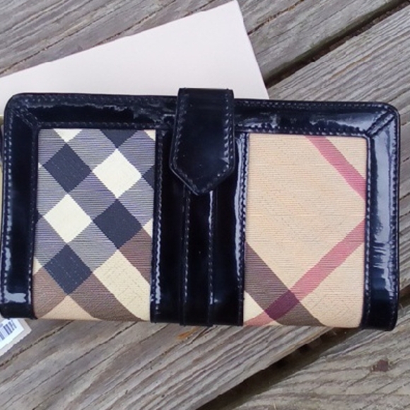 Burberry NEW Poppy Super Nova Black and Tan Wallet $599 RETAIL - Picture 13 of 14